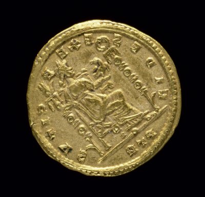 Goldsolidus (Rückseite) von Konstantin I. dem Großen (AD 306-337), der Fides zeigt, die links auf einem Thron sitzt. Inschrift: FIDES EXERCITVS. Geprägt in Trier von Roman